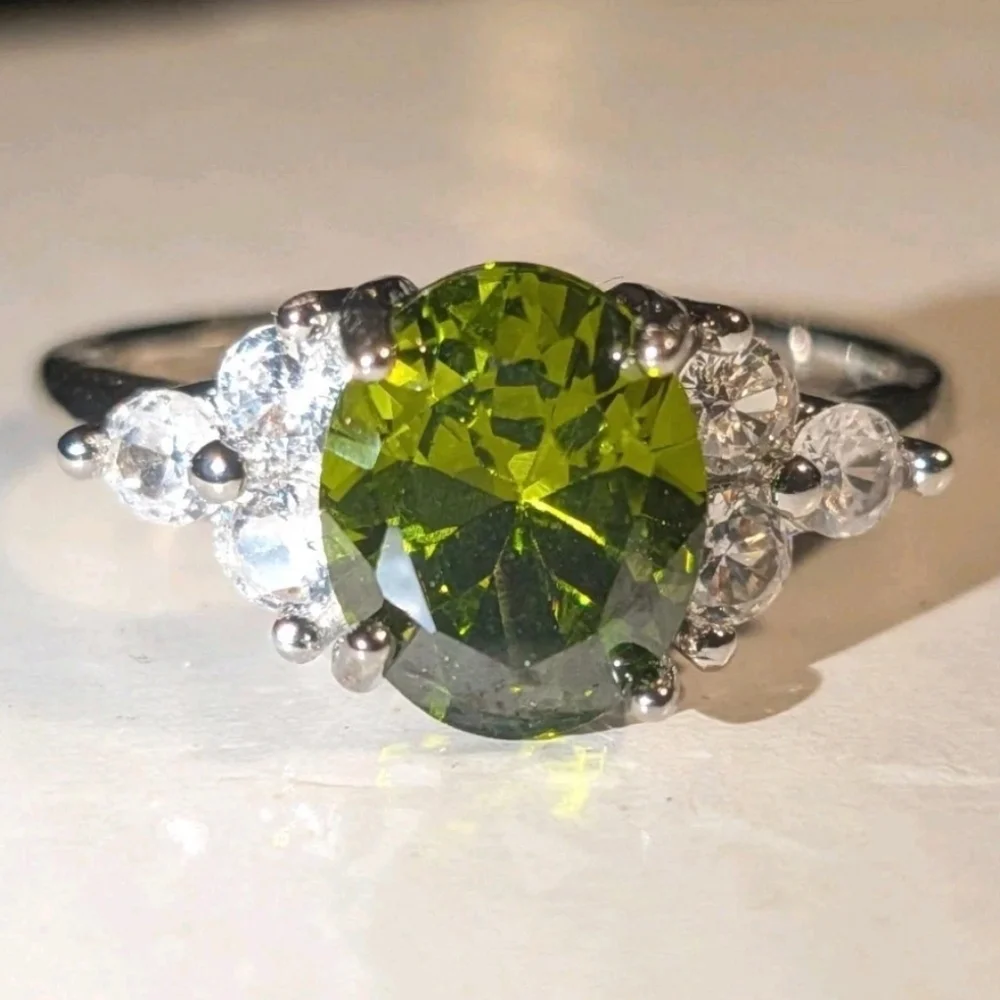 925 Dazzling 8 Ct Brilliant Cut olive green Gem Stone Engagement Ring Sz 10